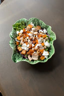 Salade met pompoen rode kool en kippendijen