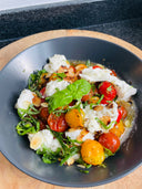 Geroosterde kerstomaten met stracciatella, truffel & amandelschilfers