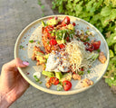 Loaded sweet potato met kippengehakt, avocado & pico de gallo